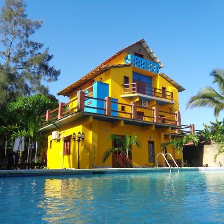 Livingston Resort Hotel Ngoại thất bức ảnh