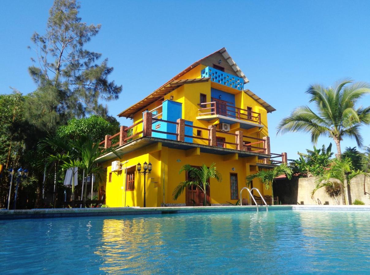 Livingston Resort Hotel Ngoại thất bức ảnh